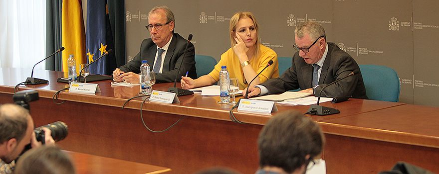 Manuel Alonso, Beatriz Domínguez-Gil y José Ignacio Aranzábal.