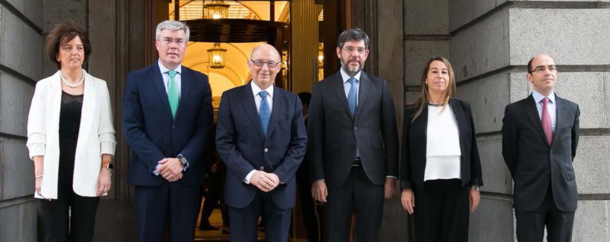 El equipo del Ministerio de Hacienda. En el centro, Cristóbal Montoro, titular del departamento.