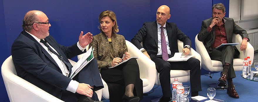 Jesús Ángel Molinuevo, presidente de Alcer; María Dolores del Pino, presidenta de la SEN; Juan Carlos Alcolea, presidente del Sector de Nefrología de Fenin, y Modoaldo Garrido, vicepresidente primero de Sedisa. 