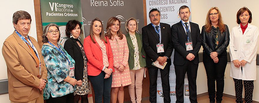 Foto de familia del Comité Organizador, autoridades y la dirección del Hospital Reina Sofía de Córdoba.