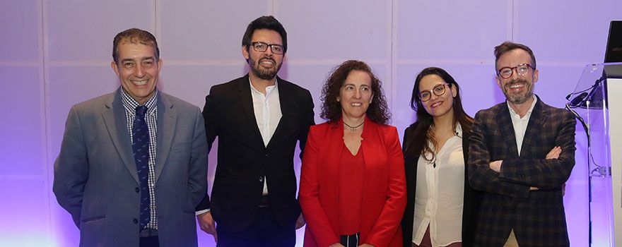 Carlos José Álvarez Martínez, exvocal del Comité Científico de Neumomadrid; Daniel López Padilla, vocal del Comité Científico de Neumomadrid; María Jesús Rodríguez Nieto, presidenta de Neumomadrid; Beatriz Arias Arcos, secretaria general de Neumomadrid; y Fernando González Torralba, exsecretario general de Neumomadrid.