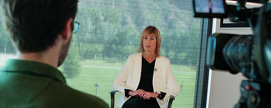 La presidenta de la Sehad en un momento de la entrevista.