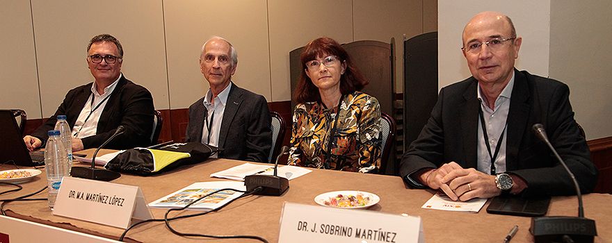 De izquierda a derecha: Miguel Camafort, Luis Vigil (Hospital Universitario de Móstoles), María de los Ángeles Martínez (Infanta Sofía) y Javier Sobrino.