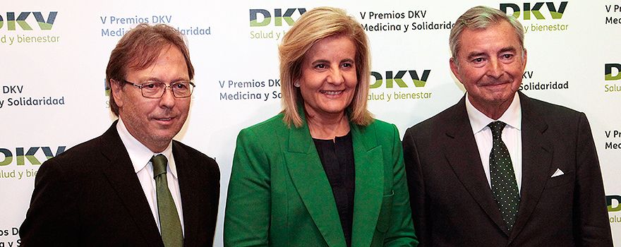 Josep Santacreu, consejero delegado de DKV, Fátima Báñez, ministra de Empleo y Seguridad Social, y Javier Vega de Seoane, presidente de DKV. 