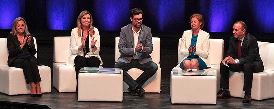 Elena Bollo, directora de congresos de Separ; Patricia Gómez, consejera de Salud de Baleares; Antoni Noguera Ortega, alcalde de Palma de Mallorca; Inmaculada Alfageme, presidenta saliente de Separ; Borja García-Cosío, presidente del 51º Congreso de Separ.