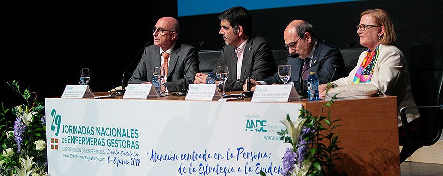 Mesa presidencial durante la inauguración de las jornadas.