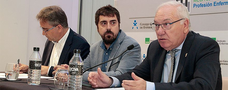 Manuel Cascos, presidente de Satse, David Álvarez, del Instituto Análisis de Investigación, y Florentino Pérez Raya, presidente del CGE.