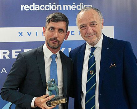 López-Collazo posa con José María Pino.