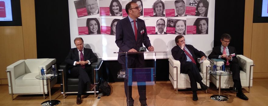 Martín Sellés, presidente de Janssen: Francisco Fernández, director de Comunicación de Farmaindustria; Jesús Acebillo, presidente de Farmaindustria, y Humberto Arnés, director general de Farmaindustria. 
