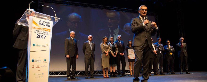 Jesús Bonilla, director general de Sanitas Hospitales, agradece el Premio de la Fundación Europea para la Gestión de la Calidad (EFQM) en 2017. 