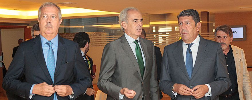 Luis Mayero, presidente del IDIS, Enrique Ruiz Escudero, consejero de Sanidad de la Comunidad de Madrid y Manuel Vilches, director general de IDIS.