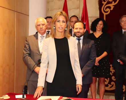Elena Casaus Lara jurando el cargo.