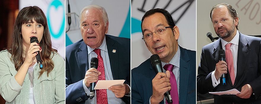cantautora española, Chloé Bird; Florentino Pérez Raya; José Luis Cobos, miembro del CGE y coordinador del Libro Blanco de la Ostomía; Iñigo Lapetra, director de comunicación del CGE.