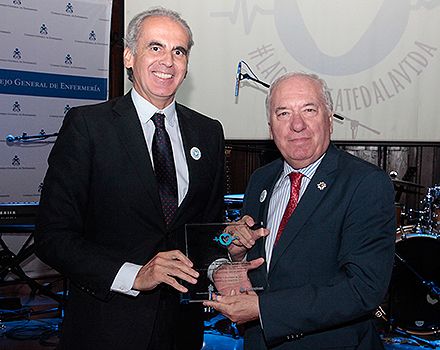 Enrique Ruiz Escudero, consejero de Sanidad de la Comunidad de Madrid, y Florentino Pérez Raya, presidente del Consejo General de Enfermería (CGE).