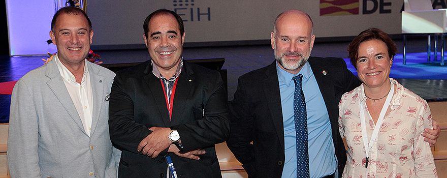 Fernando David India Liso, presidente del Comité Organizador de XXXVI Congreso Nacional-Seminario de Ingeniería Hospitalaria de Zaragoza; Javier Guijarro, secretario general de la AEIH; Luis Mosquera, presidente de la AEIH; Mª Pilar Barba, presidenta del Comité Científico del Congreso Nacional.