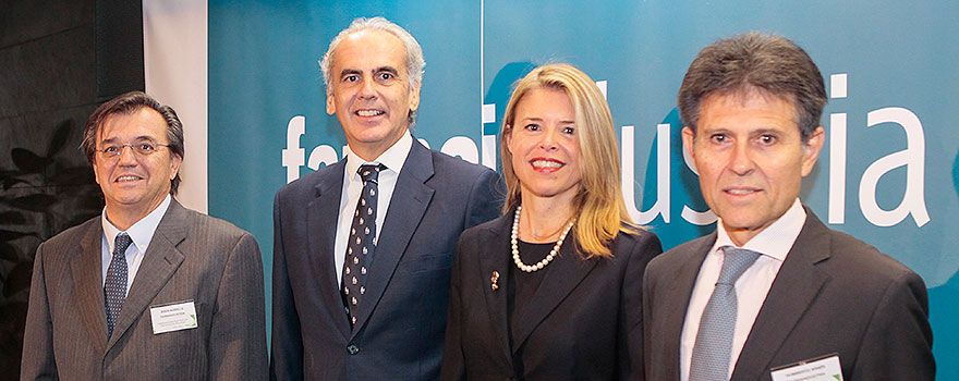 Jesús Acebillo, presidente de Farmaindustria; Enrique Ruiz Escudero, consejero de Sanidad de la Comunidad de Madrid; Nathalie Moll,  directora general de la Federación Europea de Industrias y Asociaciones Farmacéuticas (Efpia) y Humberto Arnés, director general de Farmaindustria.