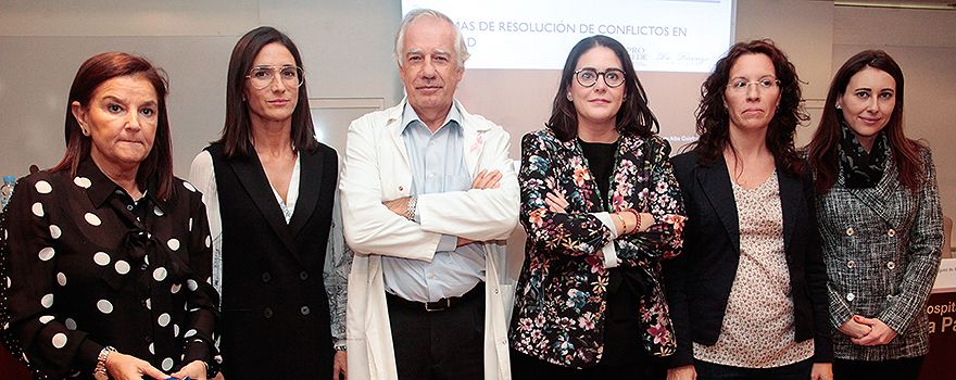  María A. González de la Viuda, directora del Foro Sanidad y Derecho; María Rodríguez de Alba, directora médica del departamento de Responsabilidad Sanitaria de Promede; Javier Cobas, subdirector gerente de La Paz; Ofelia De Lorenzo, directora del área jurídico-contenciosa del despacho De Lorenzo Abogados; Marina Díaz Redondo, jefe de área de Responsabilidad Patrimonial y Actuaciones Administrativas del Sermas; y Natalia Hormaeche, responsable del área jurídica del Hospital Infanta Cristina. 