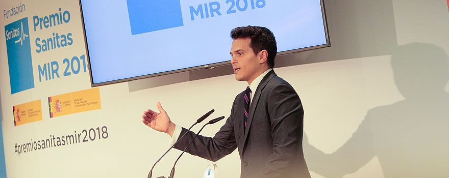 Miguel Gómez Bravo, especialista en Cirugía Plástica, Estética y Reparadora por el Hospital Universitario Ramón y Cajal de Madrid, agradece el el Premio Sanitas MIR 2018.
