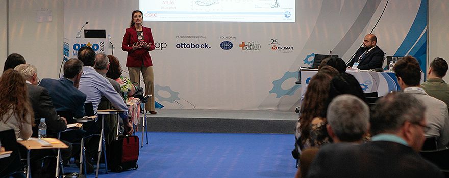 Elena García Armada, científica de CSIC, en un momento de su exposición.