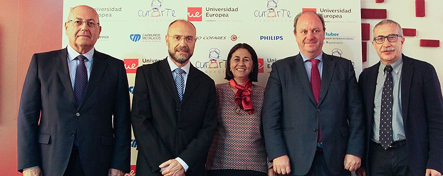 Antonio de la Vega, director general de la Fundación Atlantic Cooper; Julio Zarco, director del área de Personalización del Hospital Clínico San Carlos de Madrid; Pilar García-Valdés, directora de la Fundación Cur-Arte; Javier Godoy, director de Carburos Metálicos y Joan Carles March, de la Escuela Andaluza de Salud Pública.