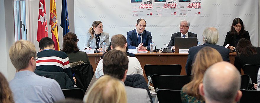 Aspecto de la sala durante la presentación.