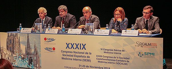 De izquierda a derecha: Ricardo Gómez Huelgas, Carlos Dueñas (presidente del comité organizador del congreso), Antonio Zapatero, Montserrat Chimeno (vicepresidenta del comité organizador) y Jesús Díez Manglano (vicepresidente segundo de la SEMI).