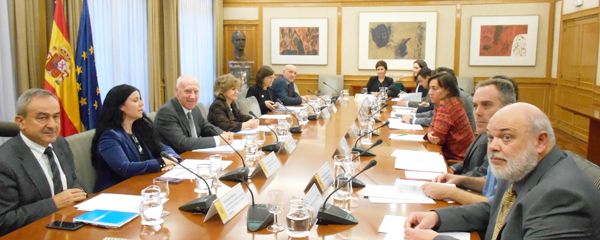 El equipo de la Ministra de Sanidad reunida con las asociaciones de pacientes. 