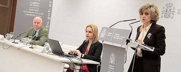 Faustino Blanco, Beatriz Domínguez-Gil y María Luisa Carcedo durante la rueda de prensa.