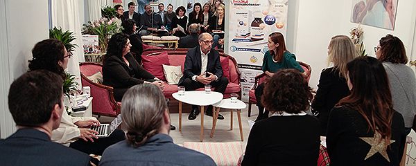 Aspecto de la sala durante el encuentro organizado por Cantabria Labs.