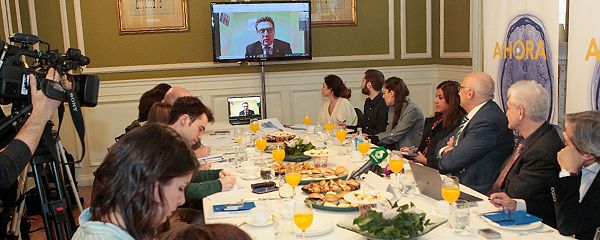 Aspecto de la sala durante la presentación.