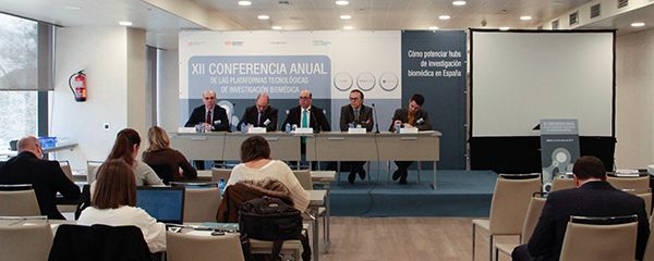 Aspecto de la sala durante la rueda de prensa de la XII Conferencia Anual de Plataformas Tecnológicas de Investigación Biomédica.