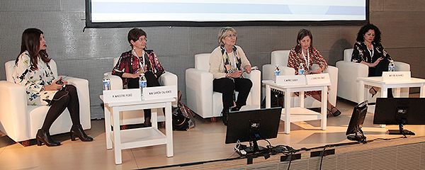 Un momento de la mesa dedicada a la mujer y la enfermedad crónica.