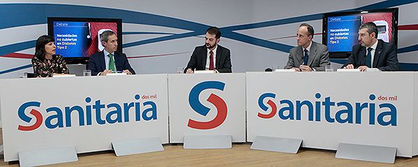 Los cuatro participantes del debate, durante un momento del mismo.