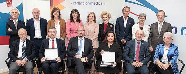 Parte del jurado del XVIII Premio Reflexiones posa junto a los ganadores.