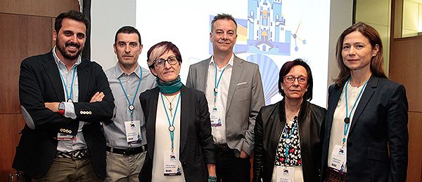 Antonio López, coordinador del Plan Nacional frente a la Resistencia a los Antibióticos; José Manuel, farmacéutico de Atención Primaria del Sergas; Maria Belen Lorenzo, microbióloga miembro del grupo de la Giap de la Semfyc, Pedro Rascado, miembro del PROA de Santiago de Compostela; Maria Teresa Jorge, representante el grupo de infecciosas de la SEMG; y María Jesús Lamas, directora de la Agencia Española del Medicamento y Productos Sanitarios (Aemps).