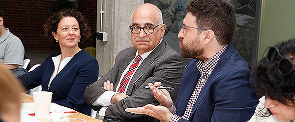 Ruth Vera, presidenta de la SEOM, Federico Plaza, director de Corporate Affairs de Roche España y Federico Longo, especialista en Oncología Médica del Hospital Universitario Ramón y Cajal
