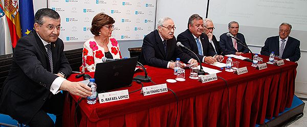Los ponentes, durante la celebración del XXV aniversario de Asomega.