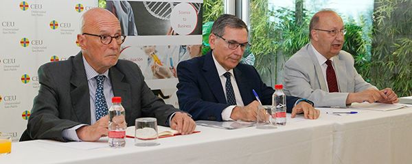 Eduardo Ródenas, Tomas Chivato y José María Martínez, durante la presentación.
