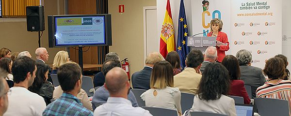 La Ministra de Sanidad preside el acto sobre Estrategia del Suicidio.