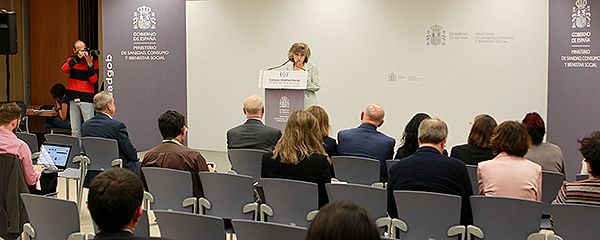 Un momento de la intervención de la ministra de Sanidad en funciones.