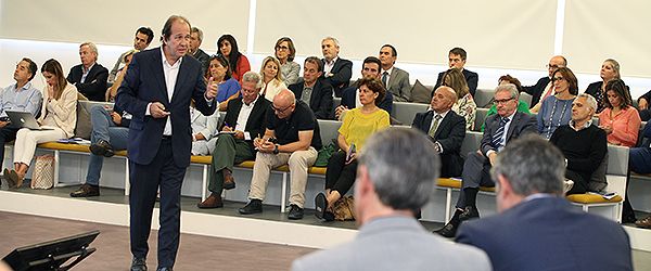 Francisco Loscos, durante su presentación en la jornada 'El Hospital 4.0, una realidad inminente', organizada por GE Healthcare.
