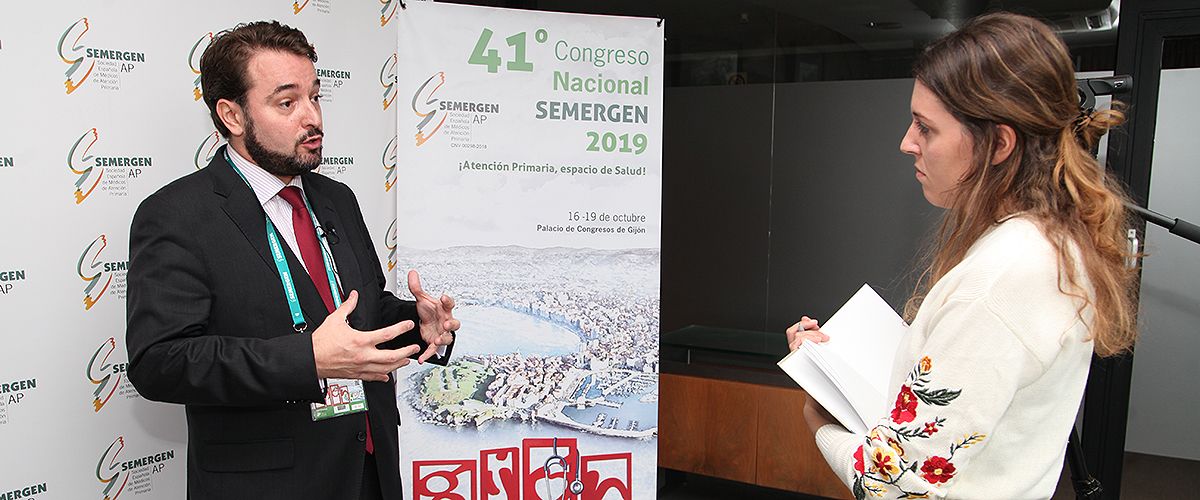 Manuel José Mejías Estévez, coordinador del Grupo de Trabajo de Cuidados Paliativos de Semergen, durante un momento de su entrevista con Redacción Médica.