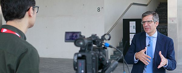 Un momento de la entrevista con Miguel Ángel Calleja.
