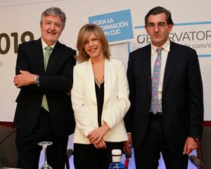 Ángel de Benito, secretario general del IDIS; Marta Villanueva, directora general del IDIS y Juan Abarca Cidón, presidente del IDIS.