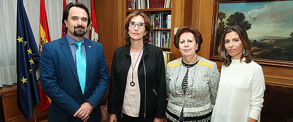 César Franco, decano del Colegio Oficial de Ingenieros Industriales de Madrid; Ana Cabrero, subdirectora de Ingeniería del Hospital General Universitario Gregorio Marañón y nueva vocall de la Comisión de Ingeniería Médica y Sanitaria del COIIM y AIIM; Carmen Oñate, directora de Gestión del mismo centro hospitalario; y Carmen Vázquez, directora de Comunicación del Colegio Profesional y secretaria técnica de la citada Comisión.