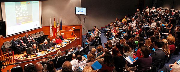 Imagen de la sala durante la inauguración de las jornadas. 