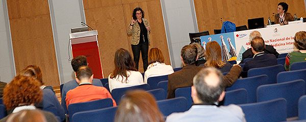 Roser Anglès, durante su exposición.