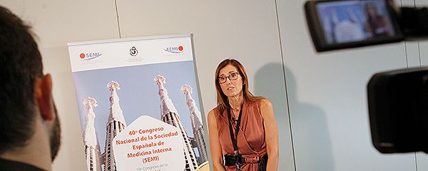 Asunción Gonzálvez durante su entrevista con Redacción Médica.