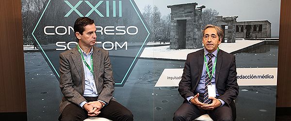Javier Bachiller y Carlos Acebes durante la mesa debate. 