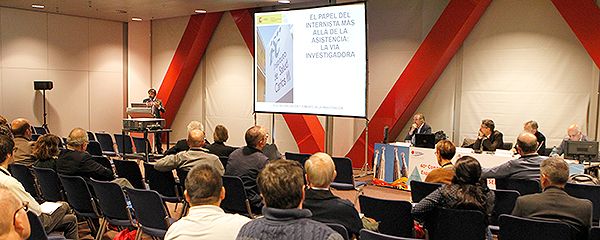 Aspecto de la sala 'El papel del internista más allá de la docencia'.